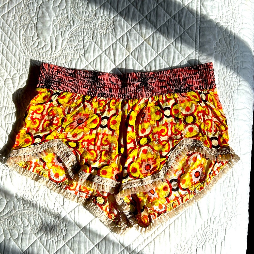 Maaji cute flowered shorts